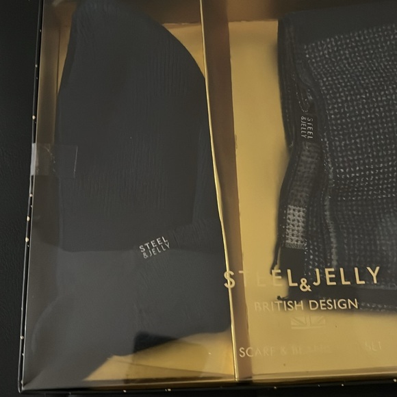 Scarf and beanie Set - Picture 3 of 3